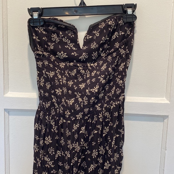 *NWT* American Eagle Strapless Black Floral Jumpsuit, Size Small - Picture 3 of 7